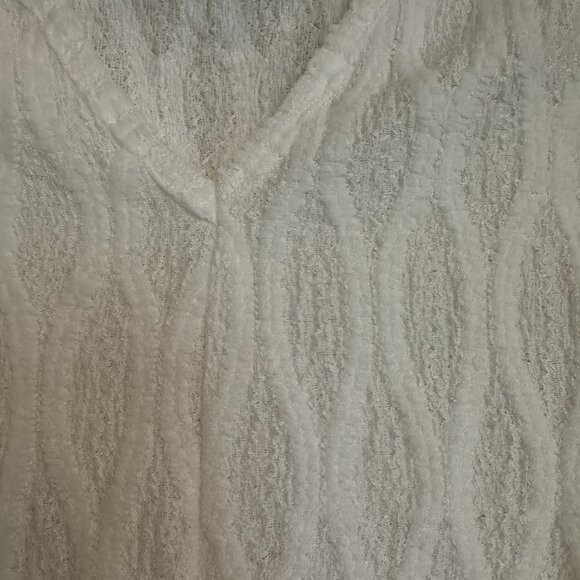 Lacy tank with a twist - Picture 2 of 3